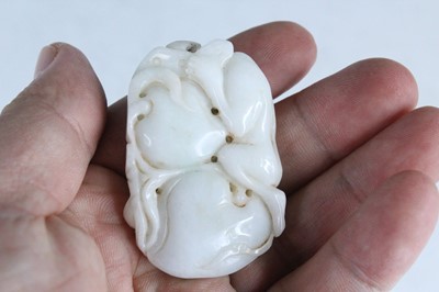 Lot 56 - A group of Chinese and Japanese small objects,...