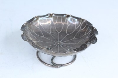 Lot 56 - A group of Chinese and Japanese small objects,...