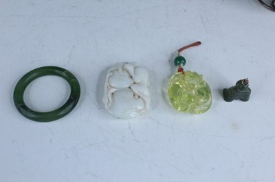 Lot 56 - A group of Chinese and Japanese small objects,...