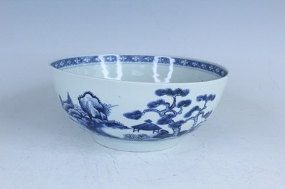 Lot 3 - A Chinese blue and white bowl, Qing Dynasty,...