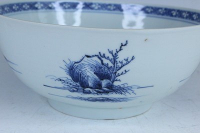 Lot 3 - A Chinese blue and white bowl, Qing Dynasty,...