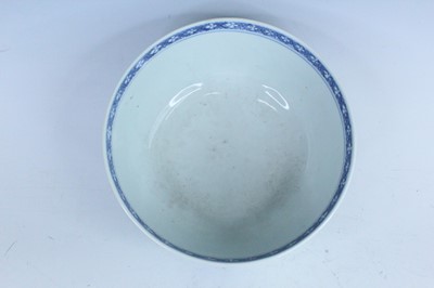 Lot 3 - A Chinese blue and white bowl, Qing Dynasty,...