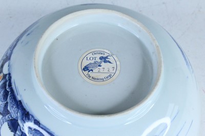 Lot 3 - A Chinese blue and white bowl, Qing Dynasty,...