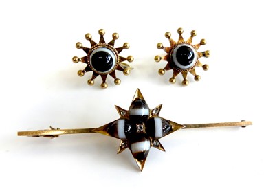 Lot 2598 - A yellow metal banded agate and diamond brooch...