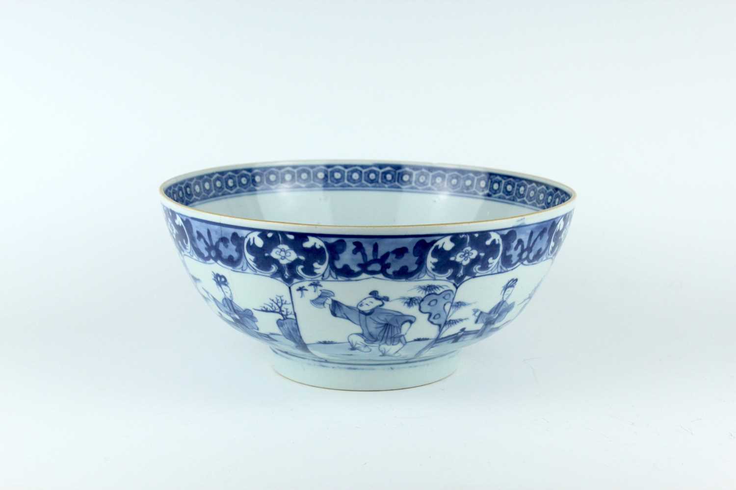 Lot 16 - A large Chinese blue and white figural bowl,...