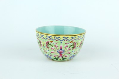 Lot 200 - A small Chinese famille rose ‘lotus’ bowl,...