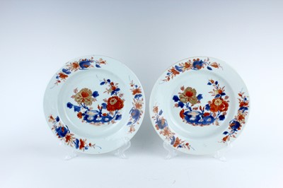 Lot 189 - A pair of Chinese Imari plates, Qing Dynasty,...