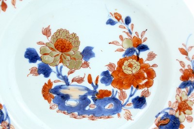 Lot 189 - A pair of Chinese Imari plates, Qing Dynasty,...