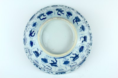 Lot 23 - A pair of Chinese blue and white bowls, Qing...