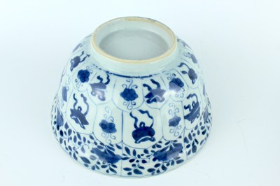 Lot 23 - A pair of Chinese blue and white bowls, Qing...