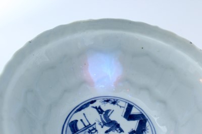 Lot 23 - A pair of Chinese blue and white bowls, Qing...