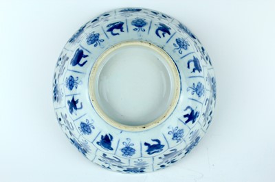 Lot 23 - A pair of Chinese blue and white bowls, Qing...