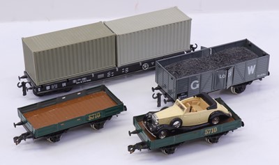 Lot 194 - Four unboxed 0-gauge ETS goods wagons: 40’...