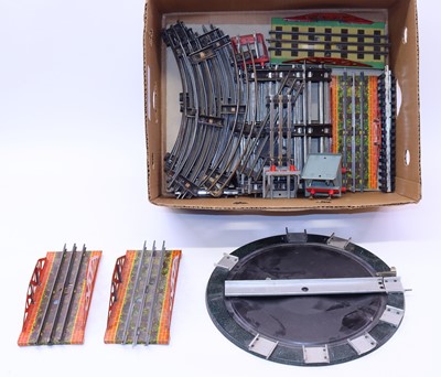 Lot 154 - Box of assorted 0-gauge electric & clockwork...