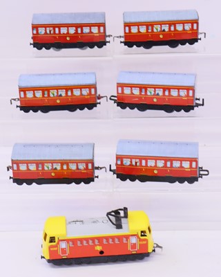 Lot 158 - Wells-Brimtoy 0-gauge mid-1950s electric...