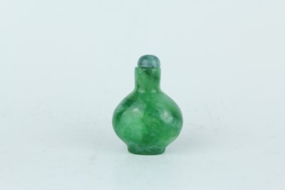 Lot 34 - A Chinese jadeite snuff bottle, 20th century...