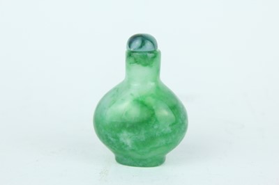 Lot 34 - A Chinese jadeite snuff bottle, 20th century...