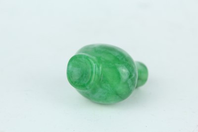 Lot 34 - A Chinese jadeite snuff bottle, 20th century...