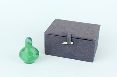 Lot 34 - A Chinese jadeite snuff bottle, 20th century...