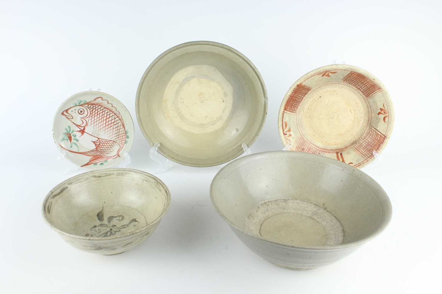 Lot 115 - Five Chinese bowls and a saucer, Yuan to early...