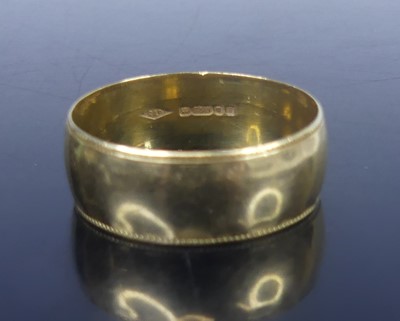 Lot 2784 - A gent's 18ct gold D-shaped wedding band, with...