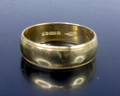 Lot 2785 - A lady's 18ct gold D-shaped wedding band, with...