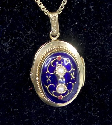 Lot 2782 - A continental 14ct gold blue enamel and seed...