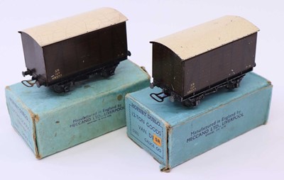 Lot 426 - Two Hornby Dublo pre-war Southern D1 12 ton...