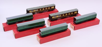 Lot 500 - Six Hornby Dublo two-rail coaches to include...