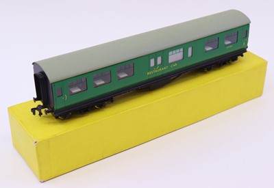 Lot 485 - A Hornby Dublo Neverwazza three-rail Southern...