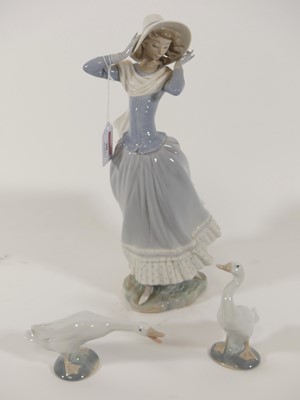 Lot 30 - A large Lladro Spanish porcelain figure of a...