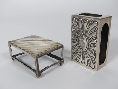 Lot 178 - An Edwardian silver matchbox sleeve having...
