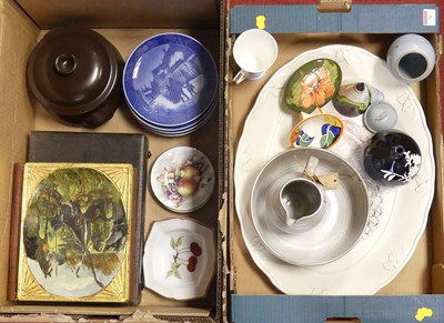 Lot 70 - A collection of ceramics, to include a...