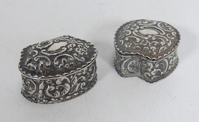 Lot 214 - A late Victorian silver pill box, of horseshoe...