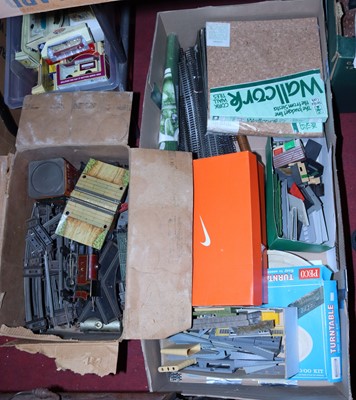 Lot 1529 - A collection of various mainly 00 gauge...