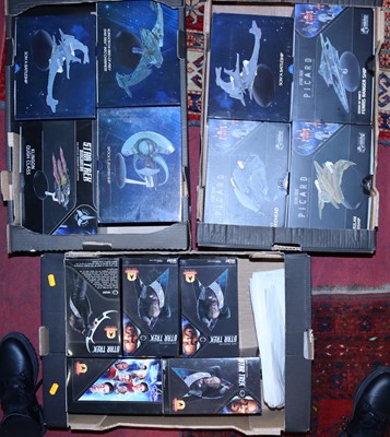 Lot 1558 - A collection of Star Trek related figures and...