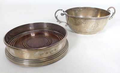 Lot 232 - An Edwardian silver sugar bowl, of squat...