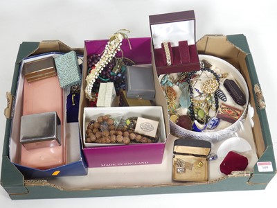 Lot 309 - A collection of miscellaneous costume...