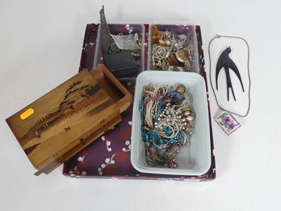 Lot 314 - A collection of assorted costume jewellery, to...