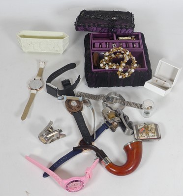 Lot 323 - A collection of miscellaneous items to include...
