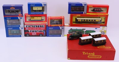 Lot 651 - One tray containing various 00 gauge wagons,...