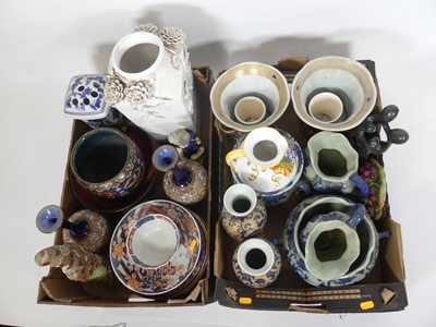 Lot 147 - A collection of ceramics to inlcude a floral...