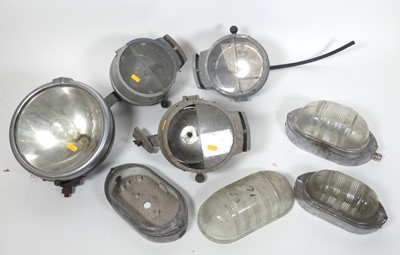 Lot 149 - A collection of lighting to include three...