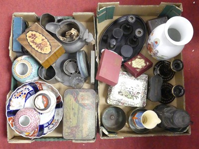 Lot 160 - A collection of items to include a pair of...