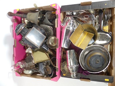 Lot 165 - A collection of metalware to include a silver...