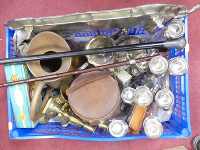 Lot 171 - A collection of metalware to include a pair of...