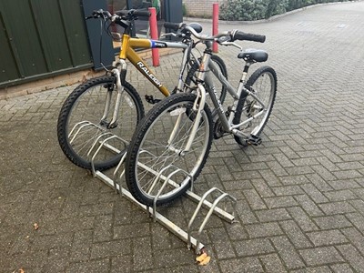 Lot 1186 - A Raleigh Incognito gent's mountain bike,...