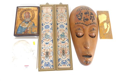 Lot 413 - A collection of items to include a...