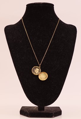 Lot 270 - A 9ct gold circular picture locket, dia.2cm,...