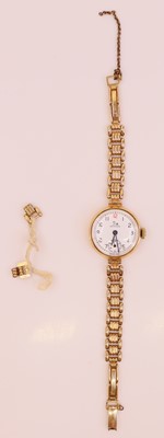 Lot 277 - A Record vintage lady's 9ct gold cased manual...